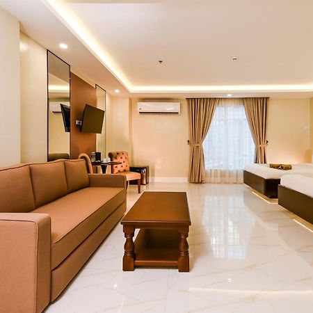 Monaco Hotel Taytay  ภายนอก รูปภาพ
