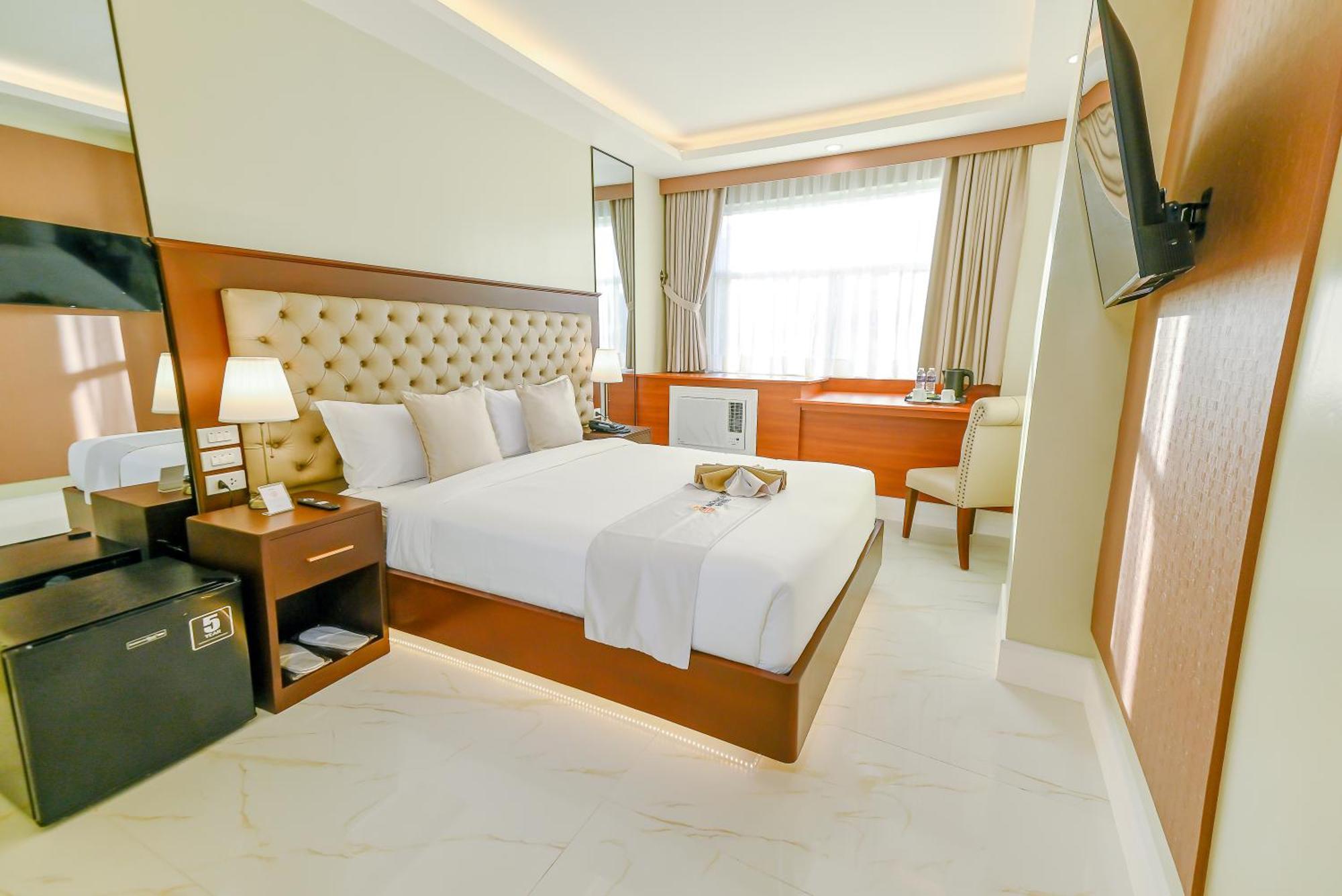 Monaco Hotel Taytay  ภายนอก รูปภาพ
