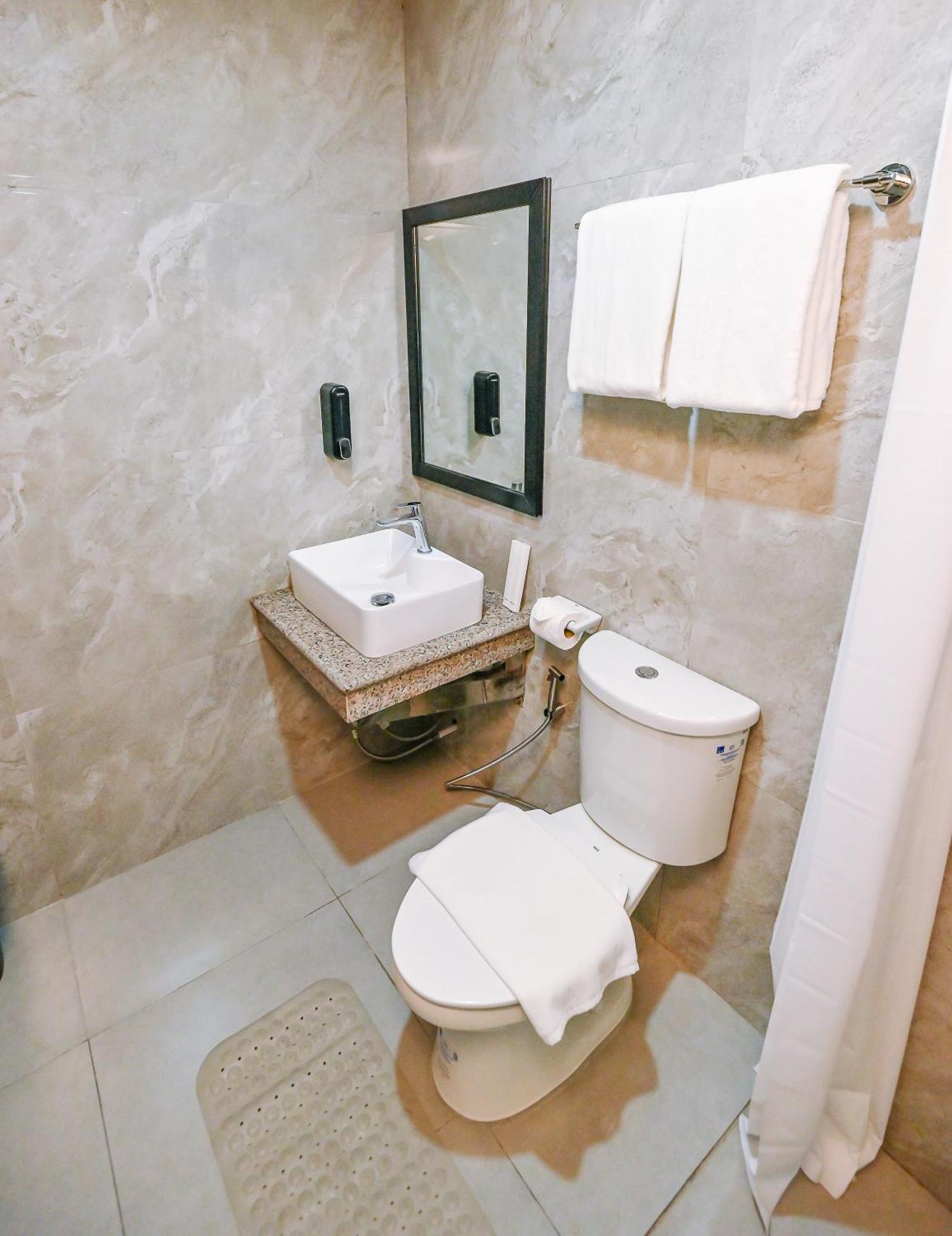 Monaco Hotel Taytay  ภายนอก รูปภาพ