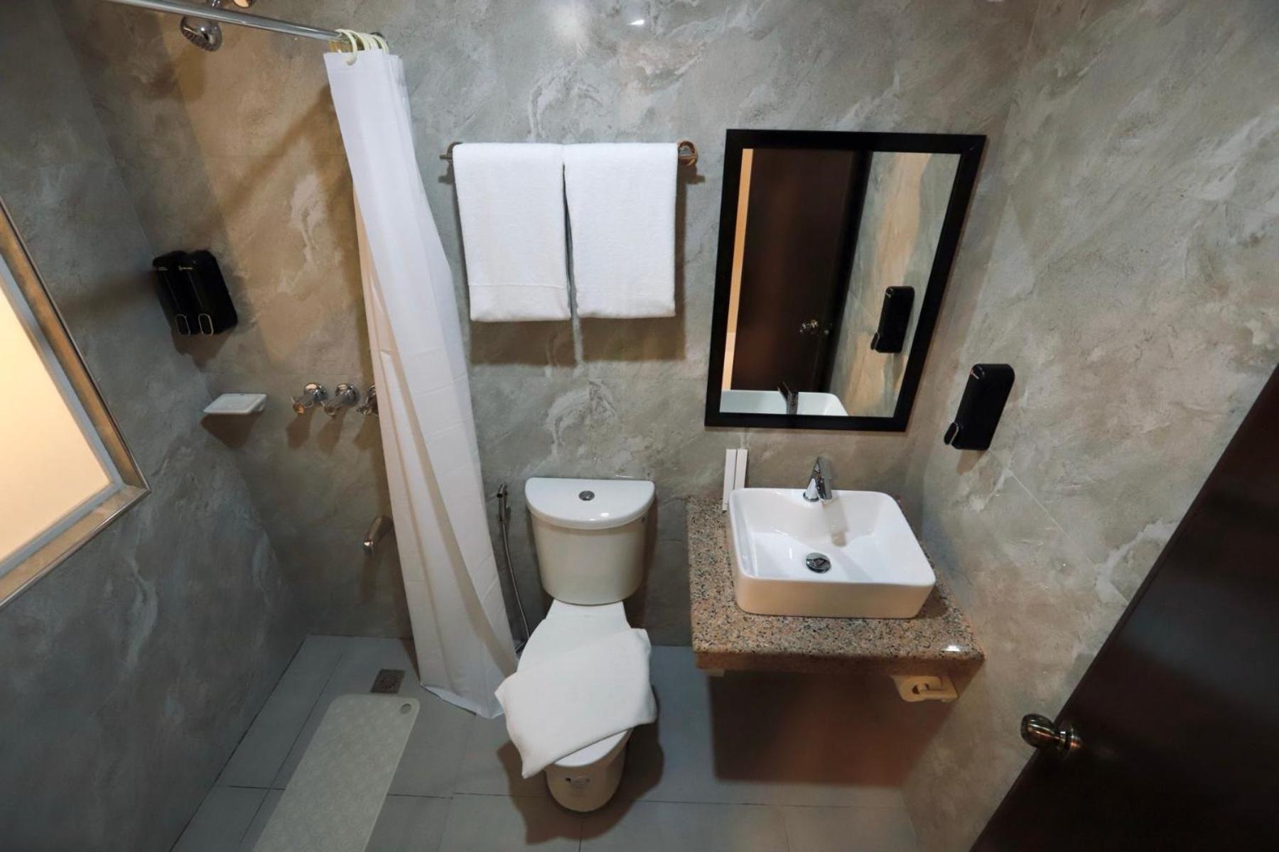 Monaco Hotel Taytay  ภายนอก รูปภาพ